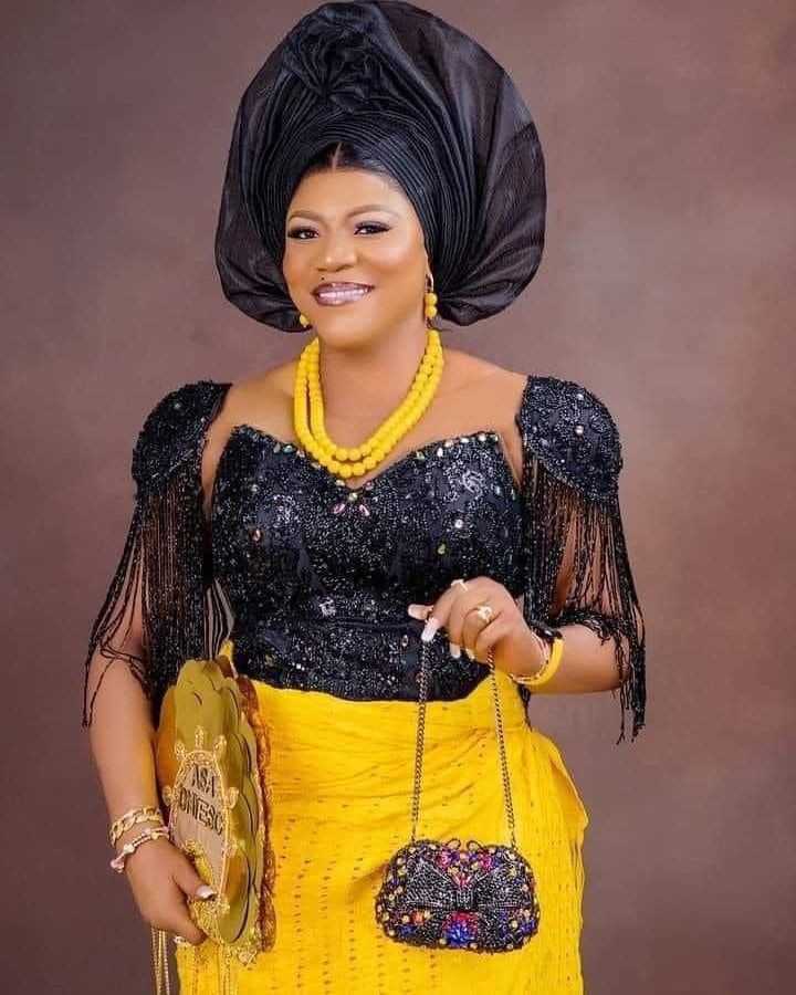 Latest Blouse Styles For Wrapper in Nigeria 