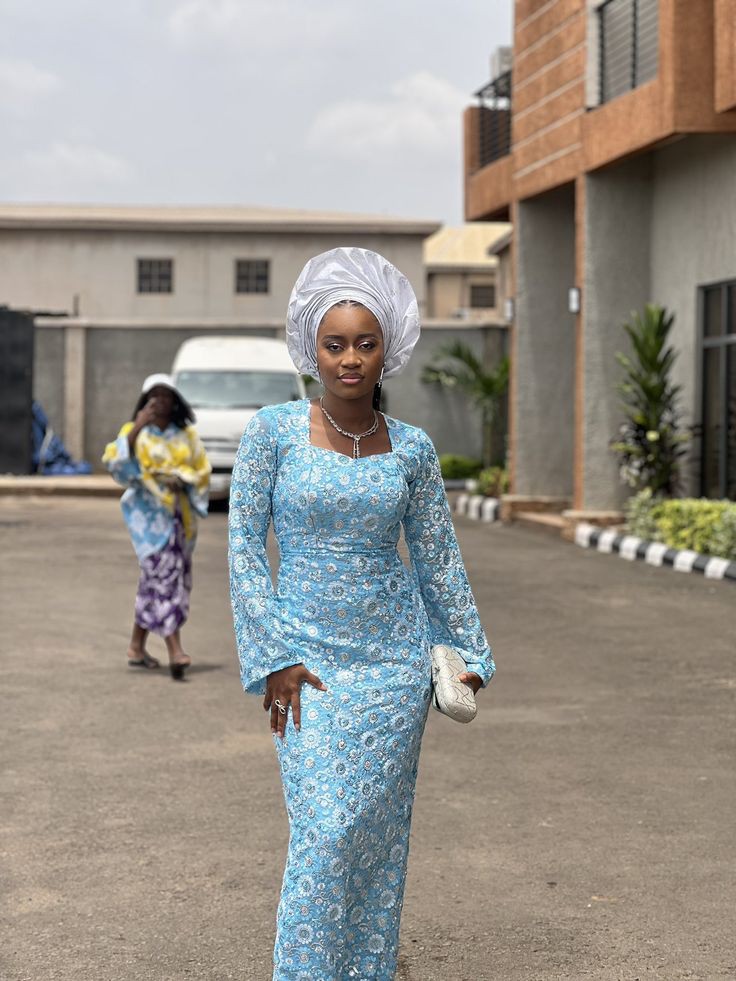 Latest Lace Gown Styles for Ladies