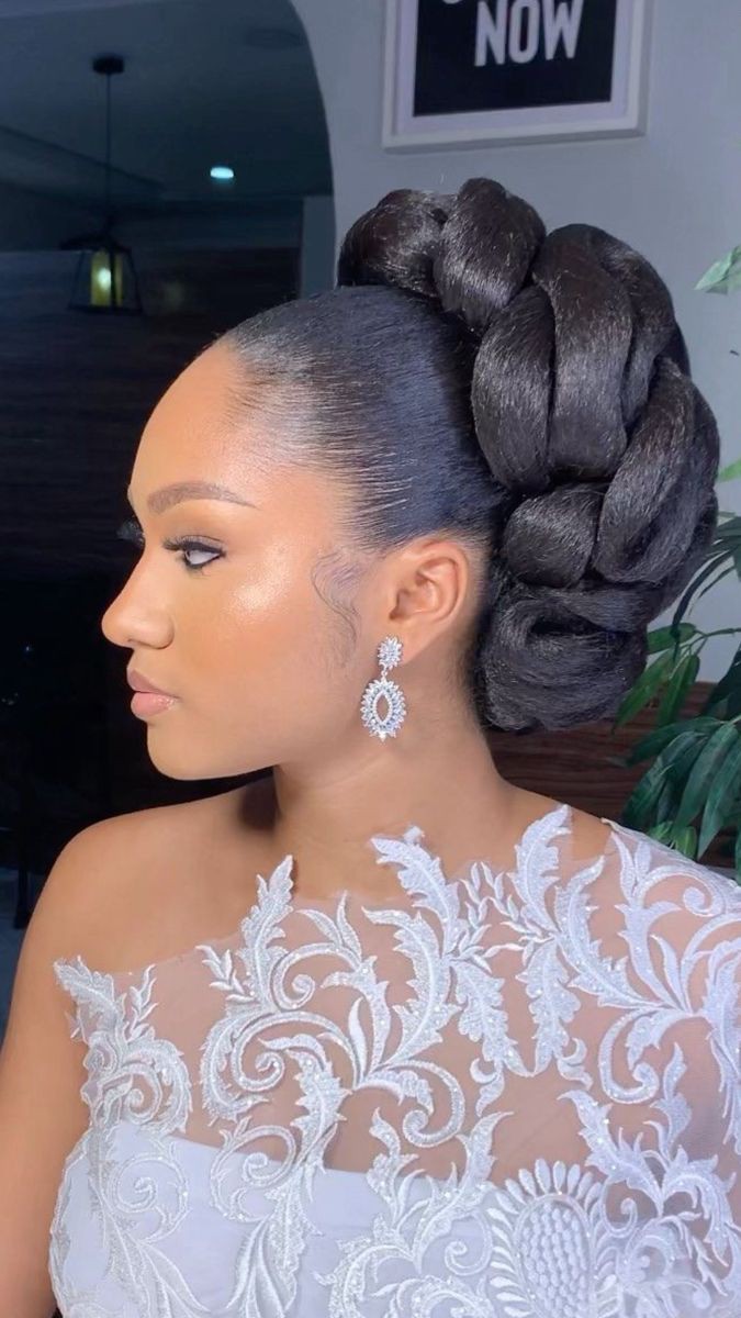Kinky Bridal Hairstyles in Nigeria