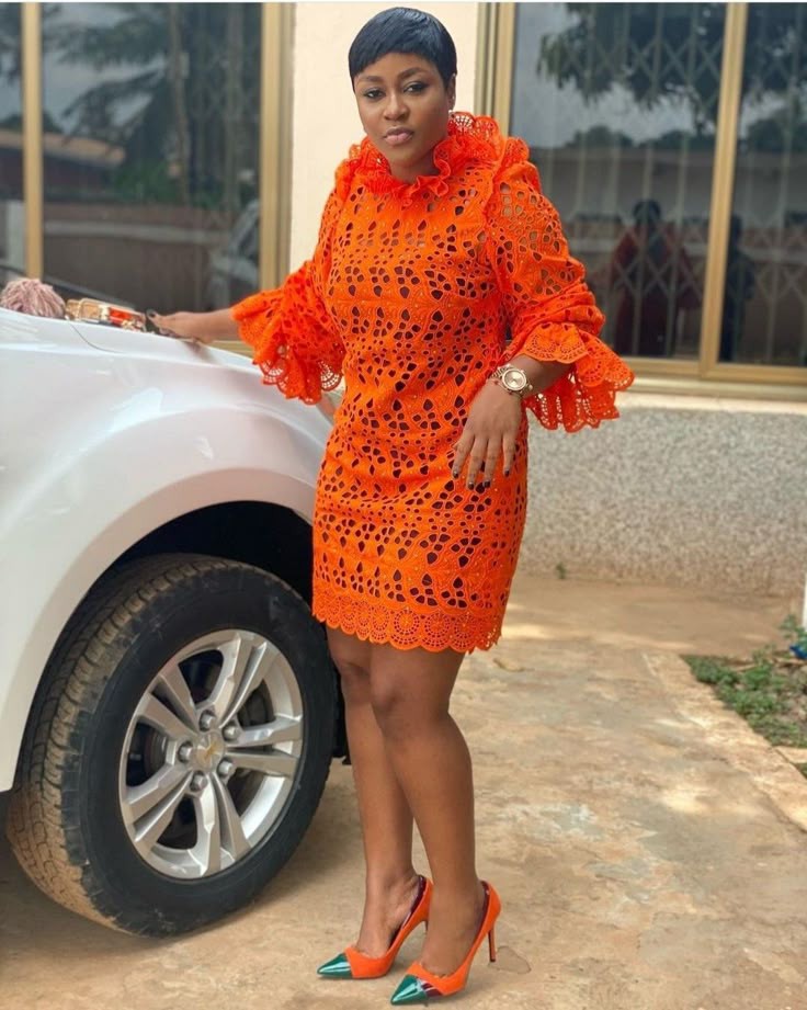 Short Lace Gown Styles for Ladies