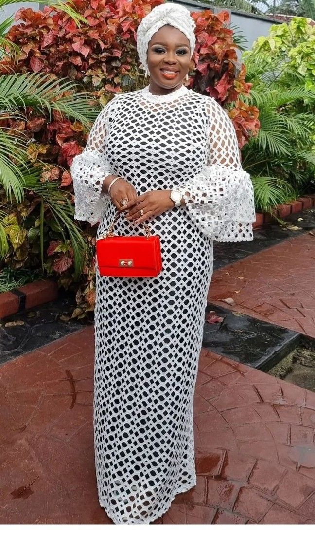 White Lace Gown Styles for Matured Mothers ​