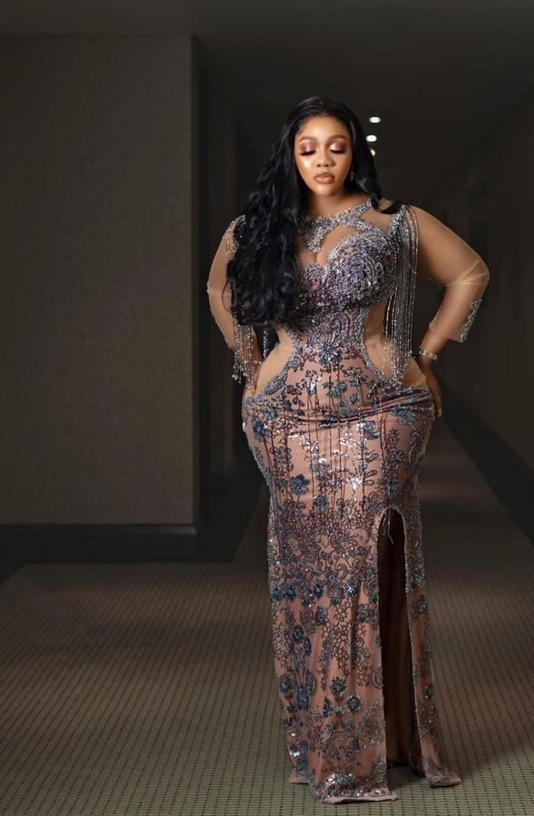 Simple Lace Styles for Plus Size Ladies