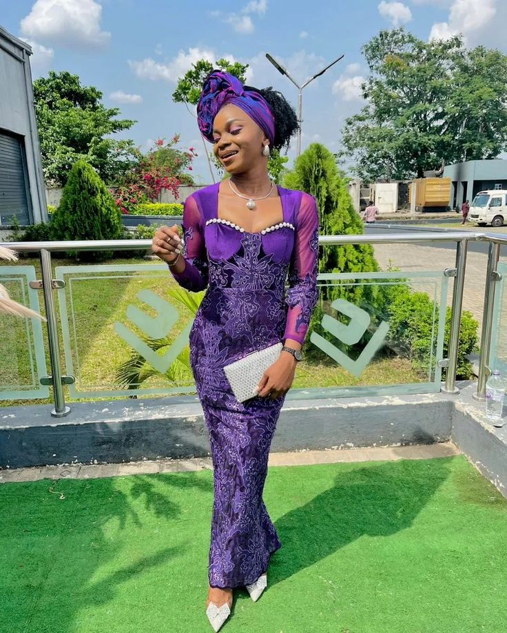Simple Lace Gown Styles for Teenage Girls ​