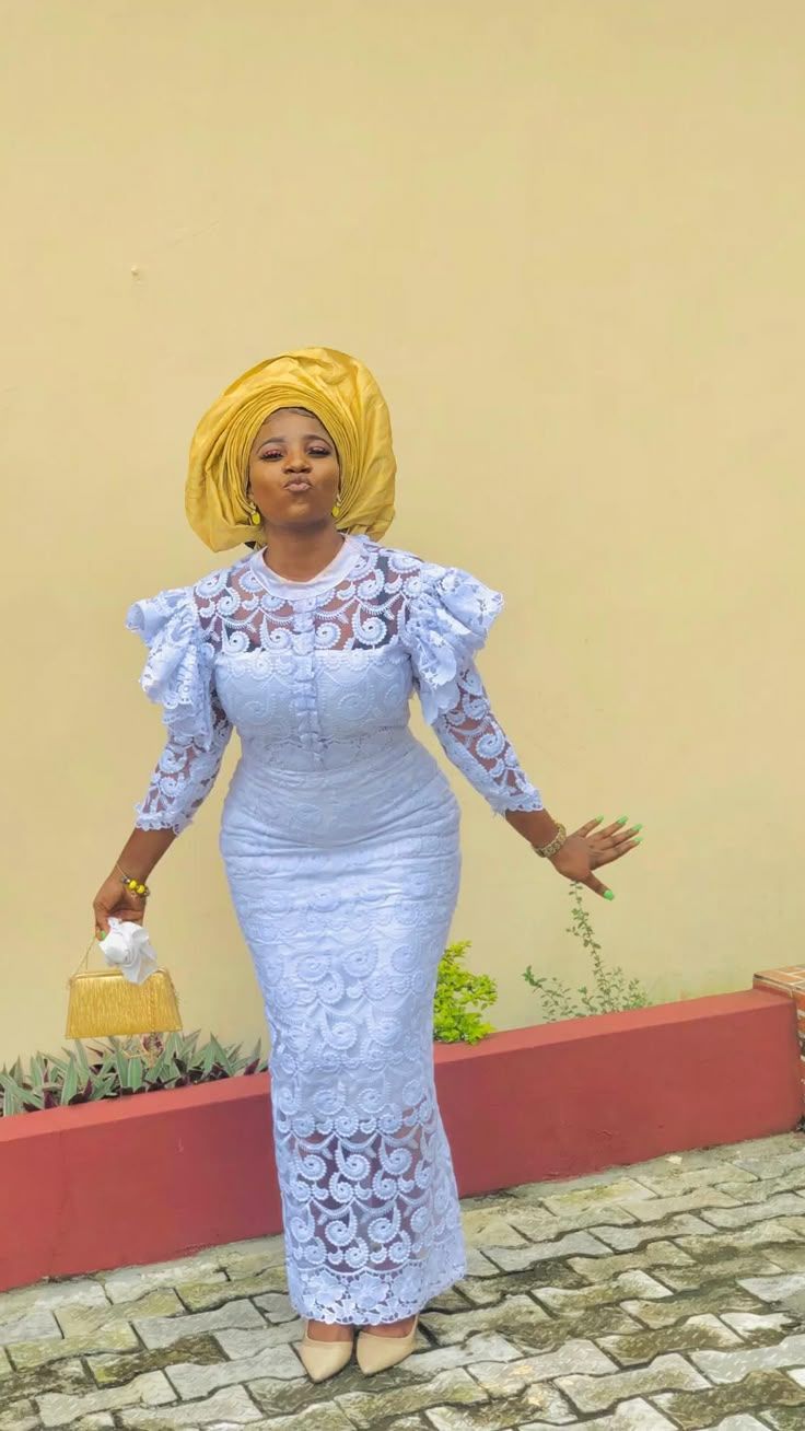 White Lace Gown Styles for Matured Mothers ​