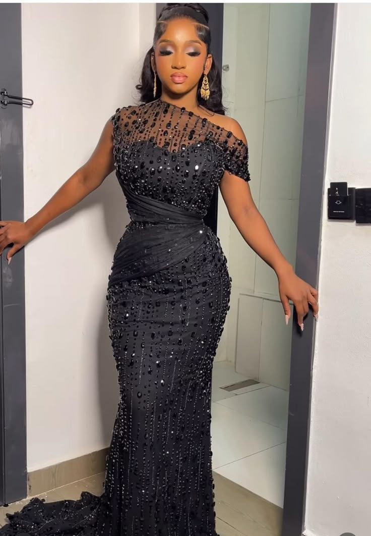 Lace Gown Styles for Teenage Girls