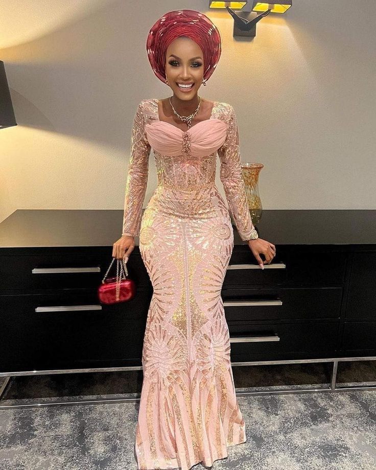 Mature Lace Gown Styles for Slim Ladies ​