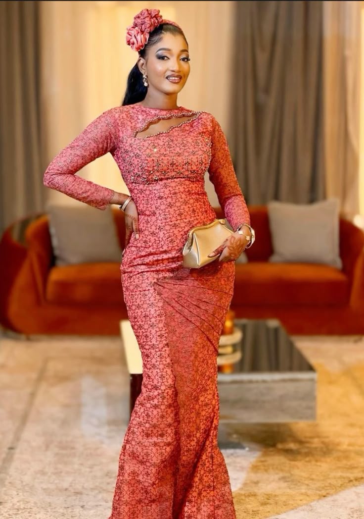 Mature Lace Gown Styles for Slim Ladies ​