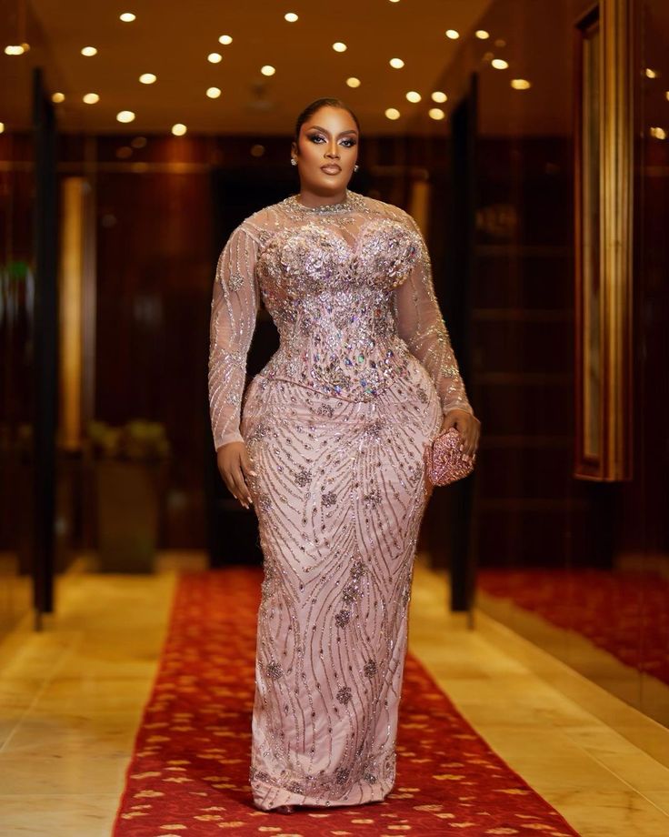 Simple Lace Styles for Plus Size Ladies