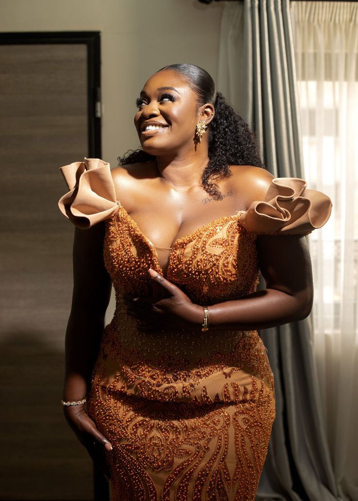Off -Shoulder Lace Ideas for Fat Women ​