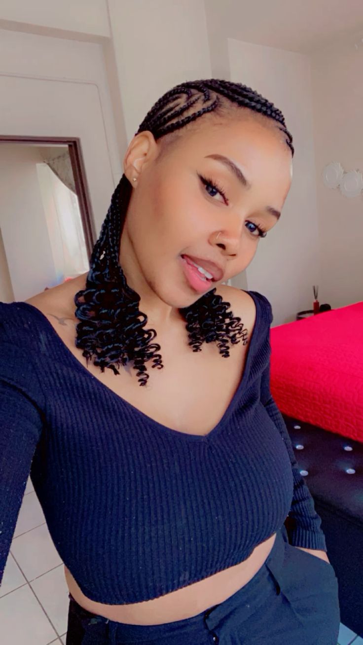 Gorgeous Short All Back Hairstyle with Attachment