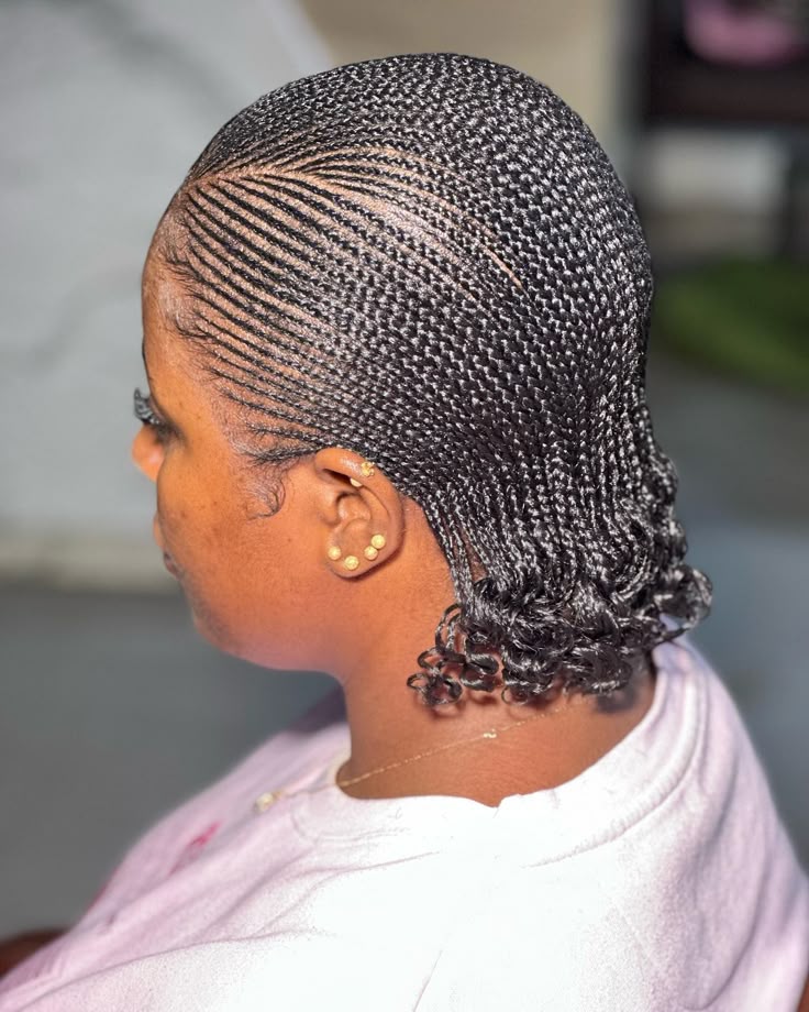 Gorgeous Short All Back Hairstyle with Attachment