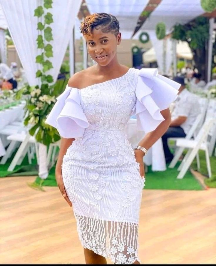 Short Lace Gown Styles for Teenage Girls ​