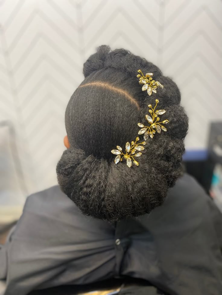 Classy Gel Styles with Kinky 