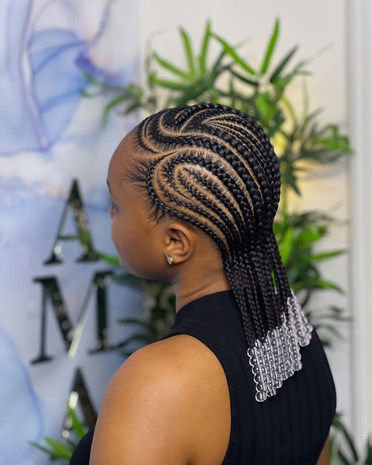 Short All Back Hairstyle with Attachment for Black Girls ​