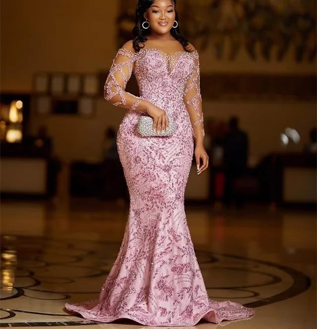 Mature Lace Gown Styles for Slim Ladies ​