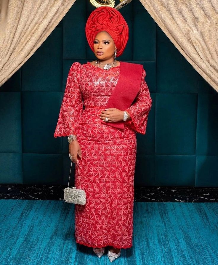 Blouse and Iro Styles with Lace for Wedding