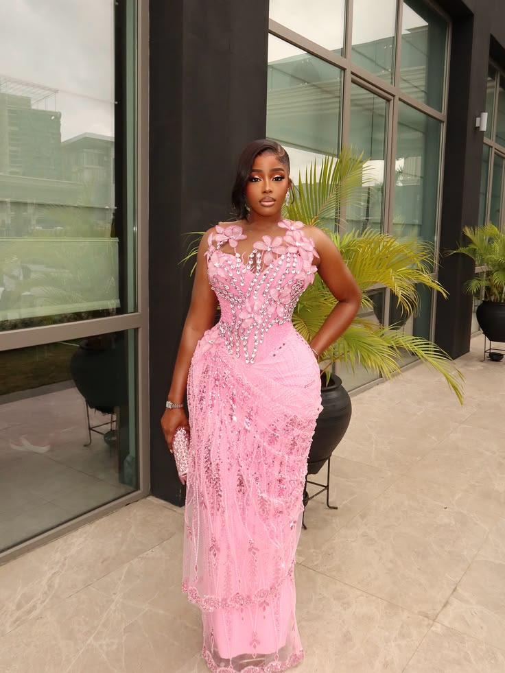 Asoebi Lace Styles for Slim Ladies 