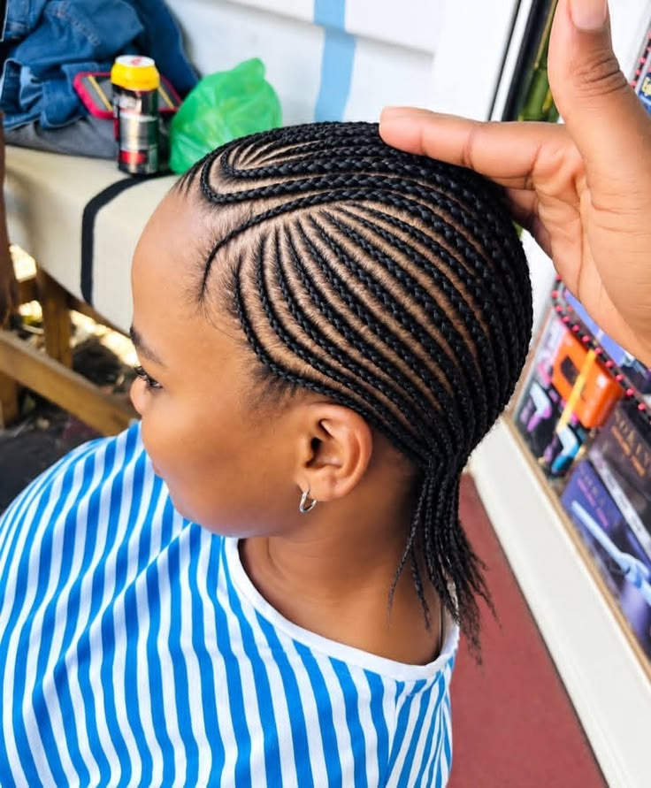 Hair Styles Without Attachments for Ladies ​
