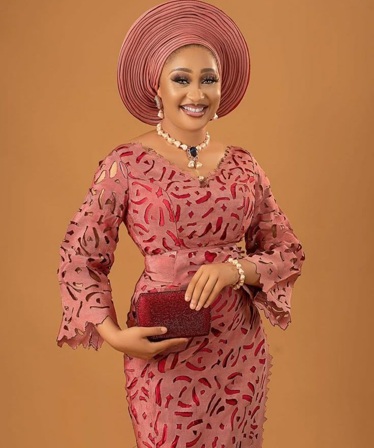 Simple Blouse and Iro Styles with Lace
