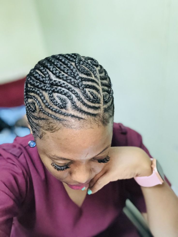 Hair Styles Without Attachments for Ladies ​